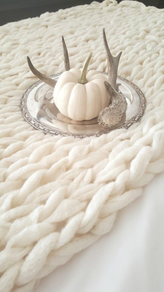 We share our tips and tricks for a successful 1st time arm knitting affordable luxury - try our DIY arm knitting tutorial