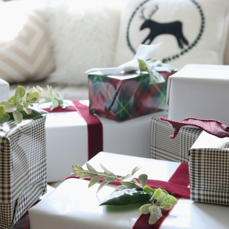 Holiday Decorating with DIY gifts