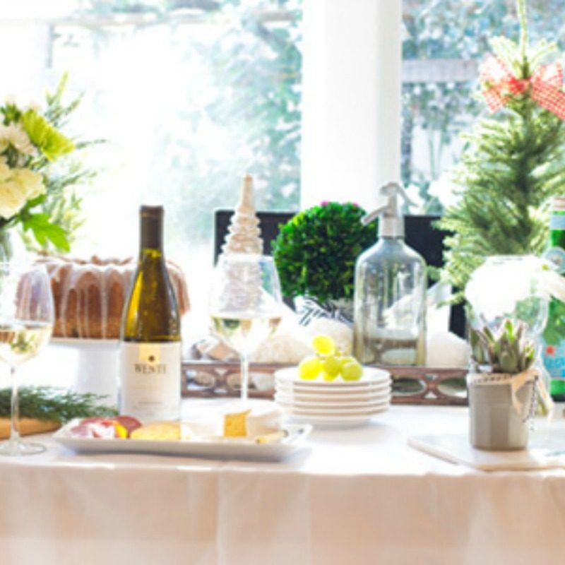 5 Tips To Be a Hostess with the Mostest this Holiday!