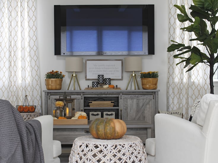 fall family room affordable decorating