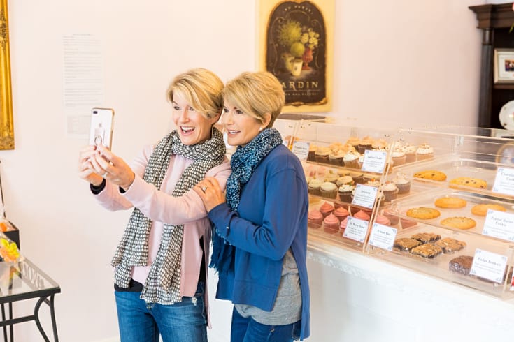 cubcake shop selfie